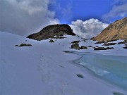 57 Possibile con cautela camminare con affondi sulle rive del lago